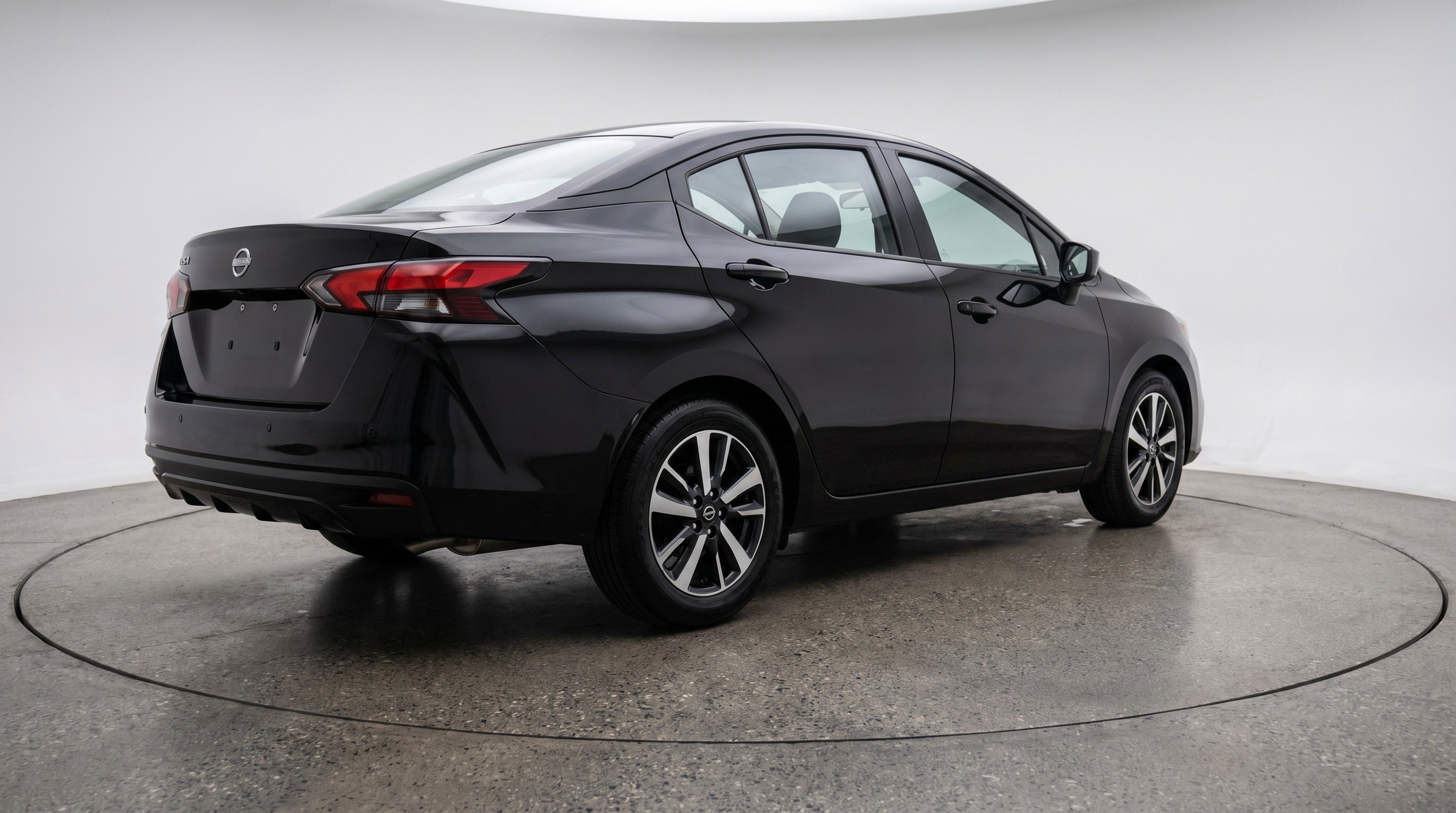 Used 2025 Nissan Versa SV image 9