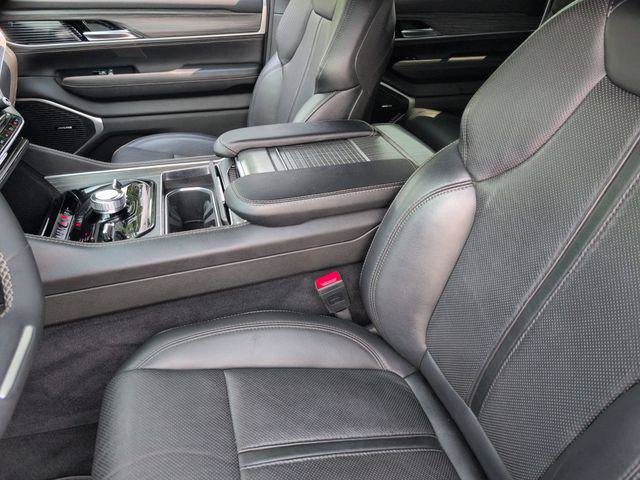 Certified 2023 Jeep Wagoneer Series III w/ Preferred Equipment Group AWD/4WD image 16