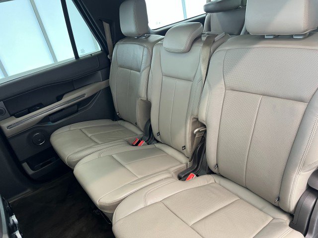 Used 2018 Ford Expedition Max XLT w/ Equipment Group 202A AWD/4WD image 39