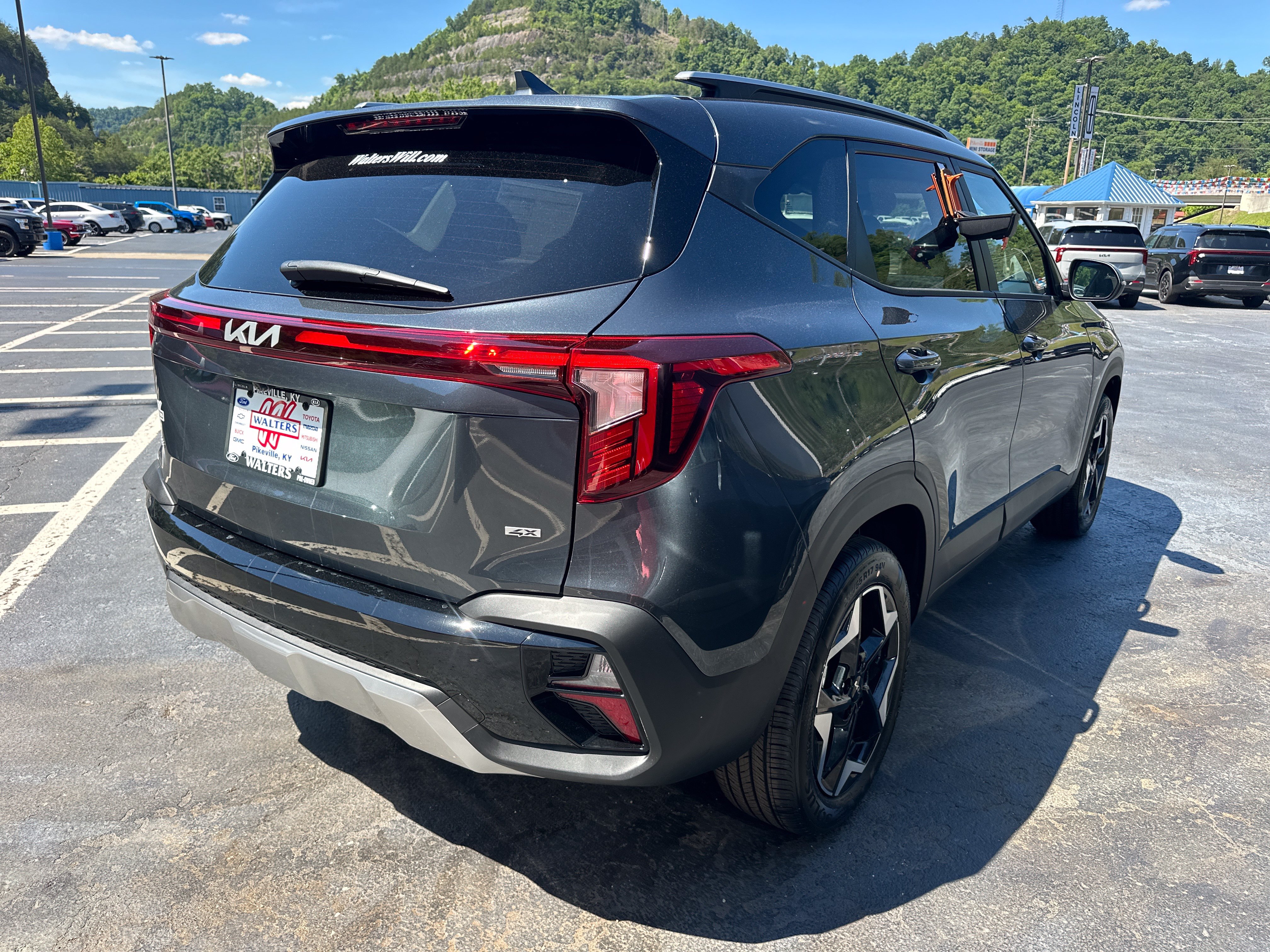 New 2026 Kia Seltos S AWD/4WD image 2