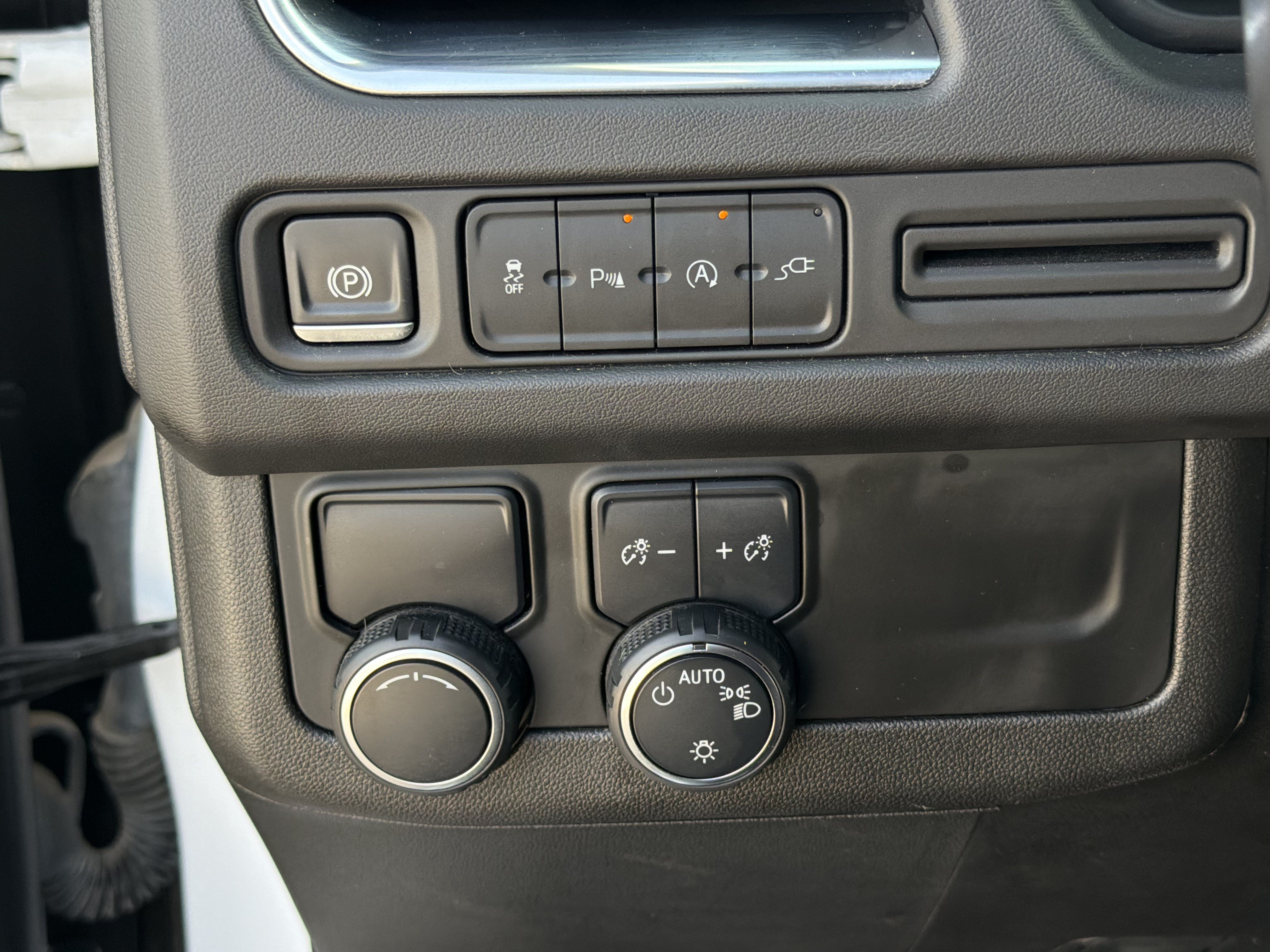 Used 2021 Chevrolet Suburban LT RWD image 24