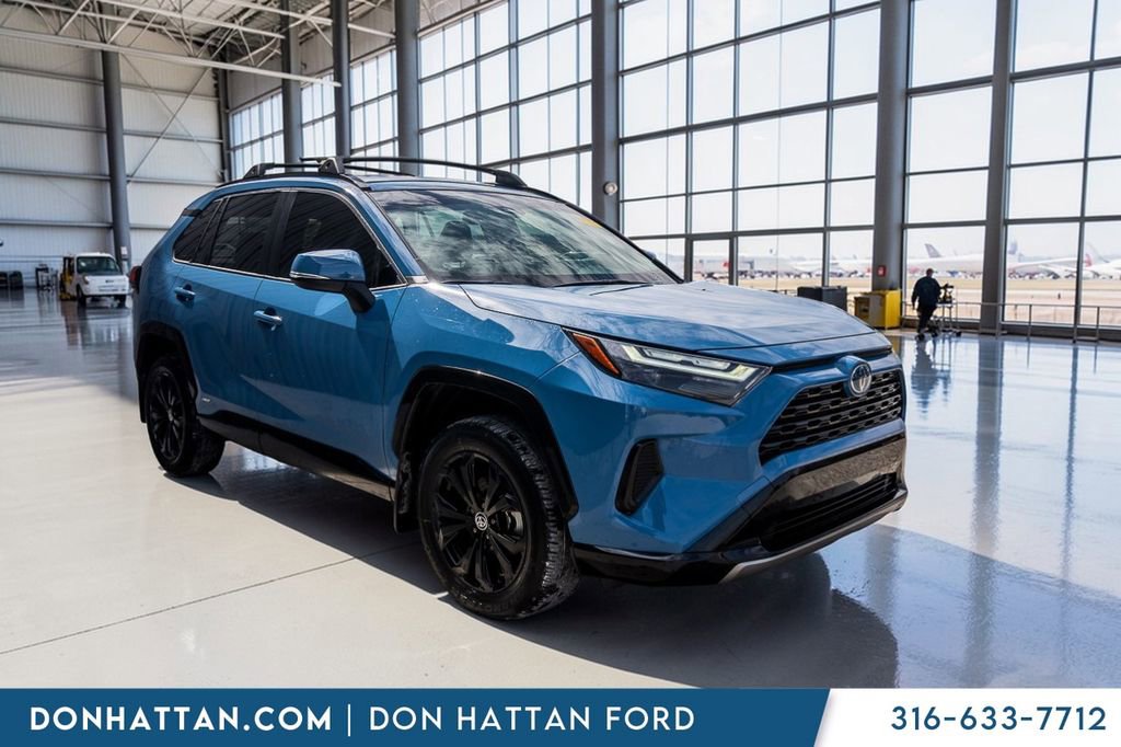 Used 2024 Toyota RAV4 SE image 30