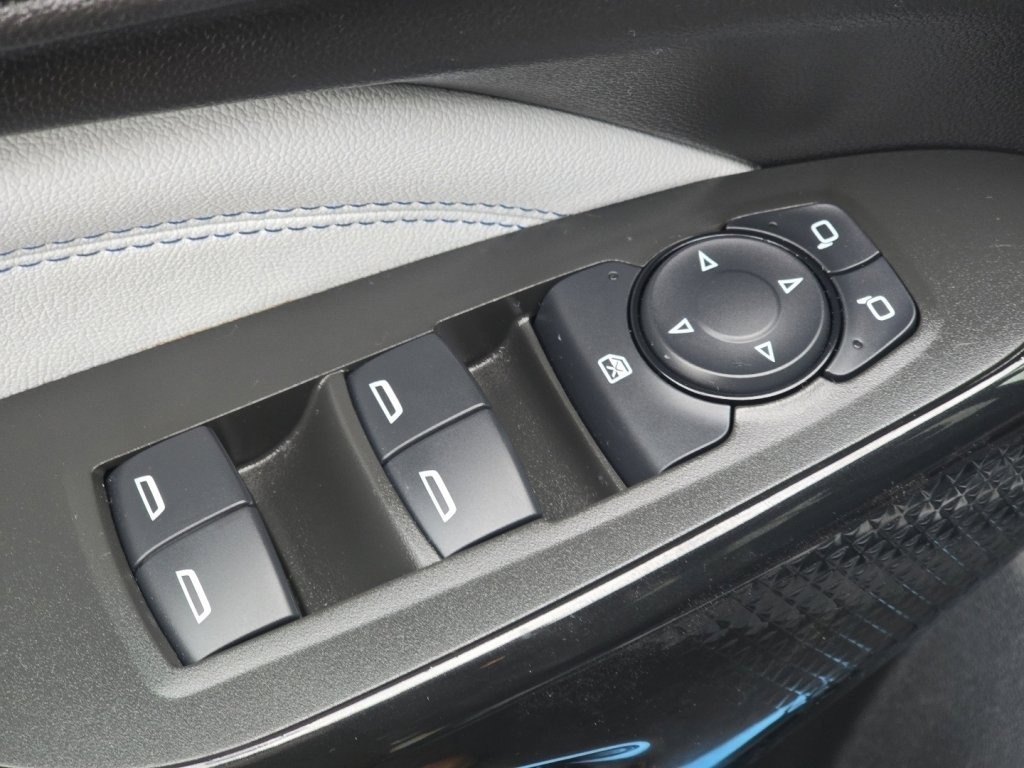 Certified 2025 Chevrolet Trax LT w/ Driver Confidence Package image 22