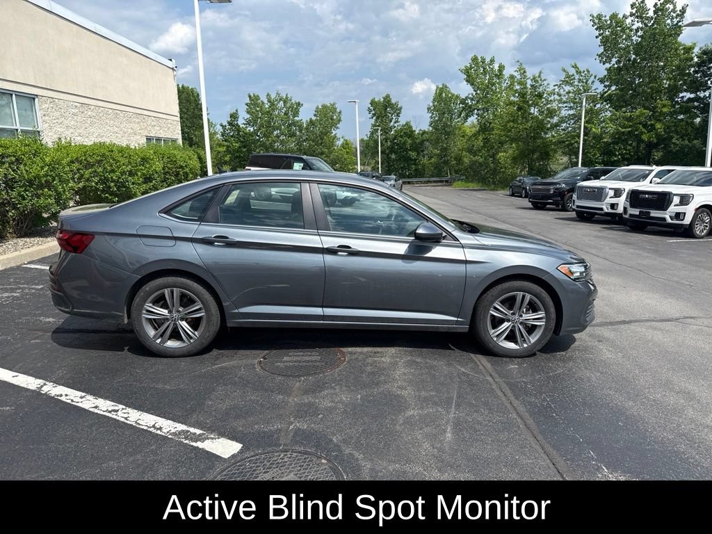 Used 2024 Volkswagen Jetta SE FWD image 5