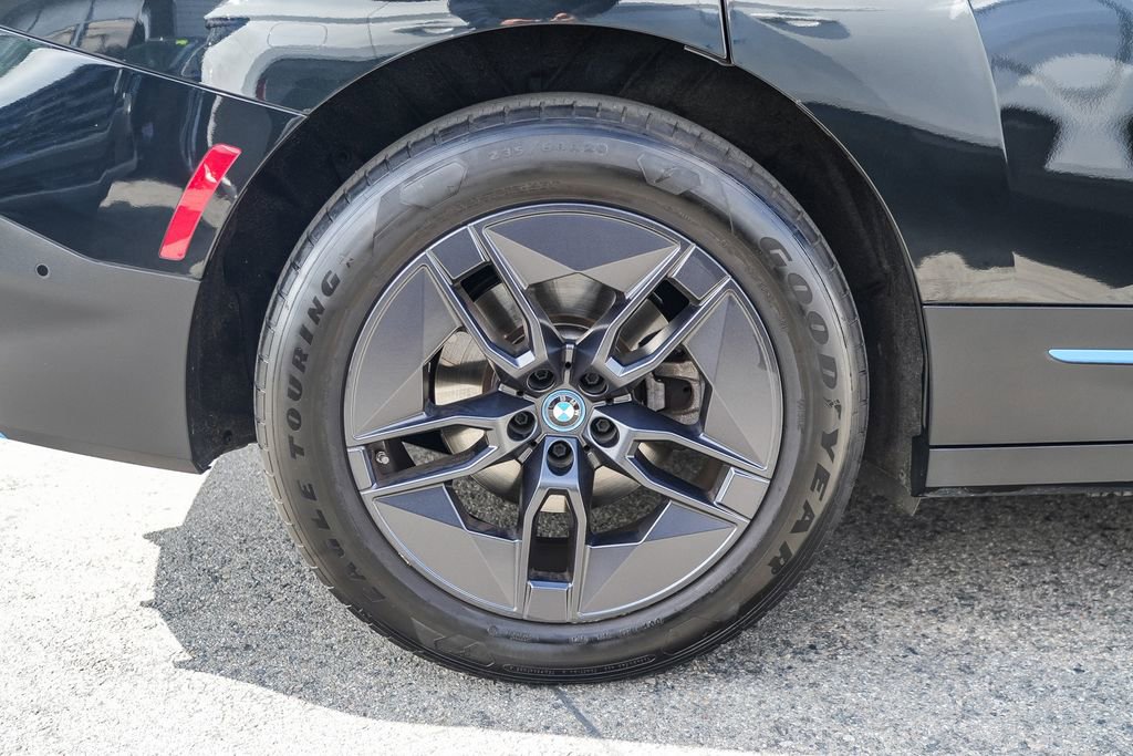 Used 2024 BMW iX xDrive50 image 11