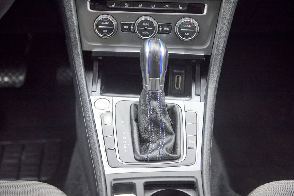 Used 2015 Volkswagen e-Golf Limited Edition image 30