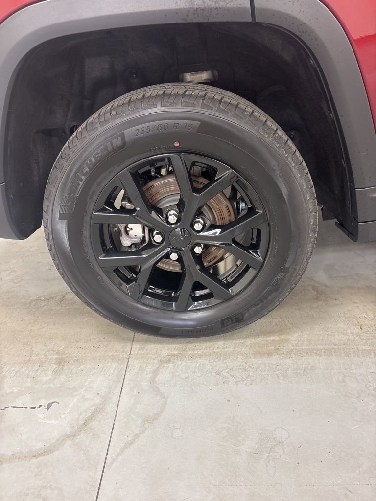 Used 2024 Jeep Grand Cherokee Altitude image 32