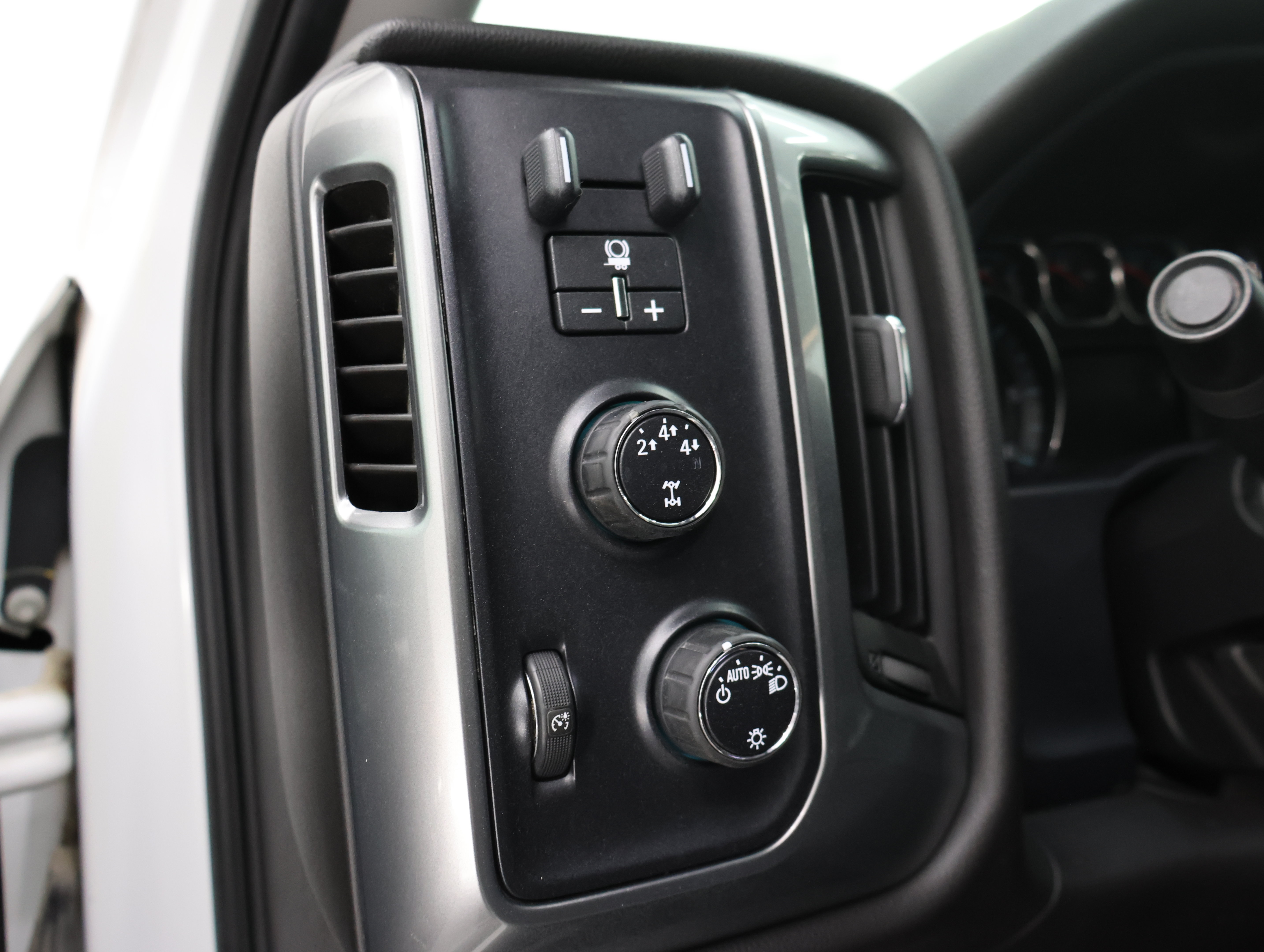 Used 2015 Chevrolet Silverado 2500 LT AWD/4WD image 35