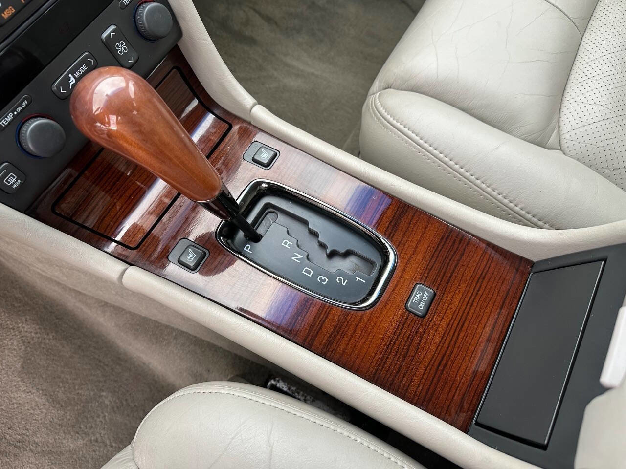 Used 2001 Cadillac Seville STS w/ Luxury Pkg image 28