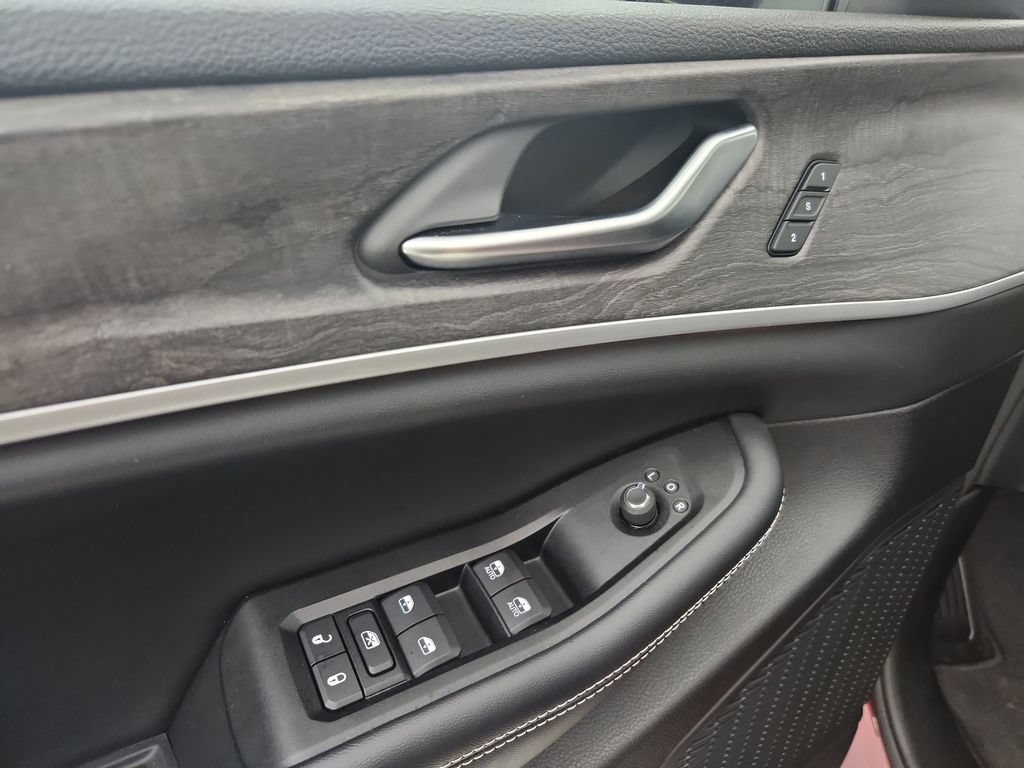 Certified 2023 Jeep Grand Cherokee L Limited AWD/4WD image 24