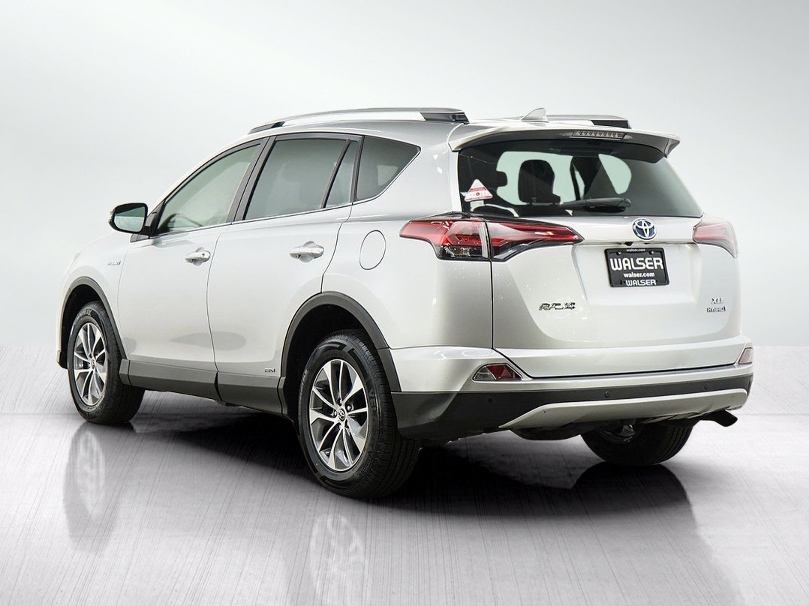 Used 2016 Toyota RAV4 XLE w/ Convenience Package AWD/4WD image 3