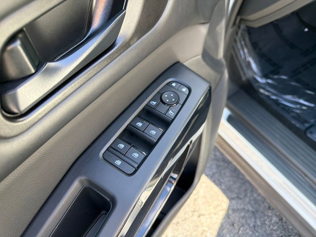 Used 2025 Nissan Pathfinder SV image 14