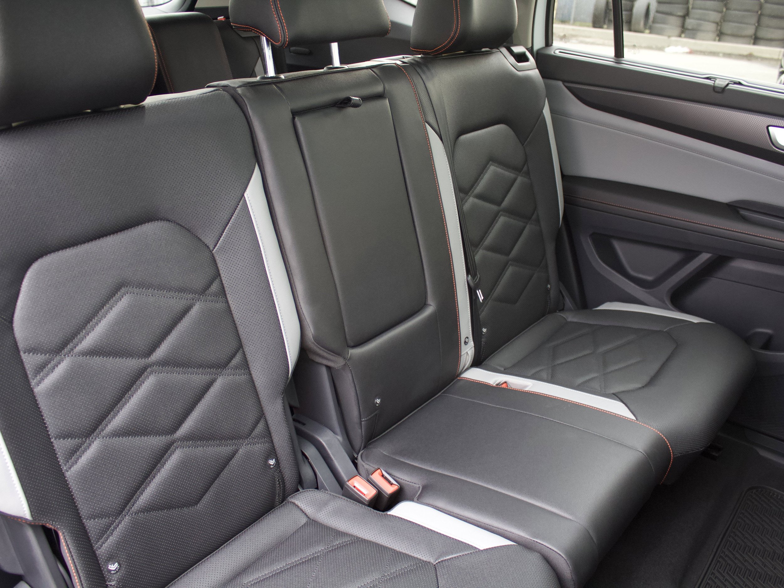 New 2026 Volkswagen Atlas Peak Edition AWD/4WD image 36