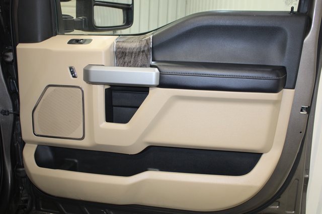 Used 2019 Ford F250 Lariat w/ Chrome Package image 21