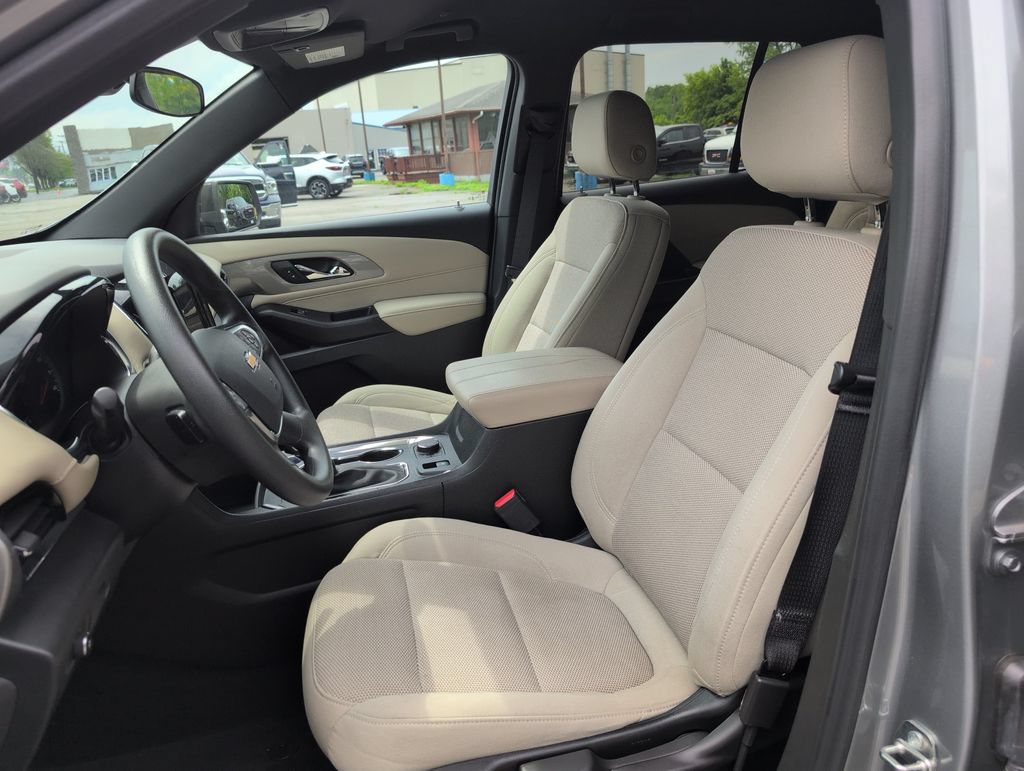Used 2023 Chevrolet Traverse LS AWD/4WD image 10