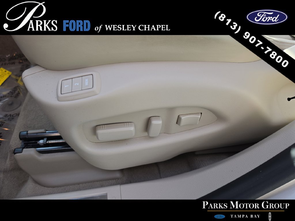 Used 2015 Cadillac SRX Luxury w/ Driver Awareness Package FWD image 20