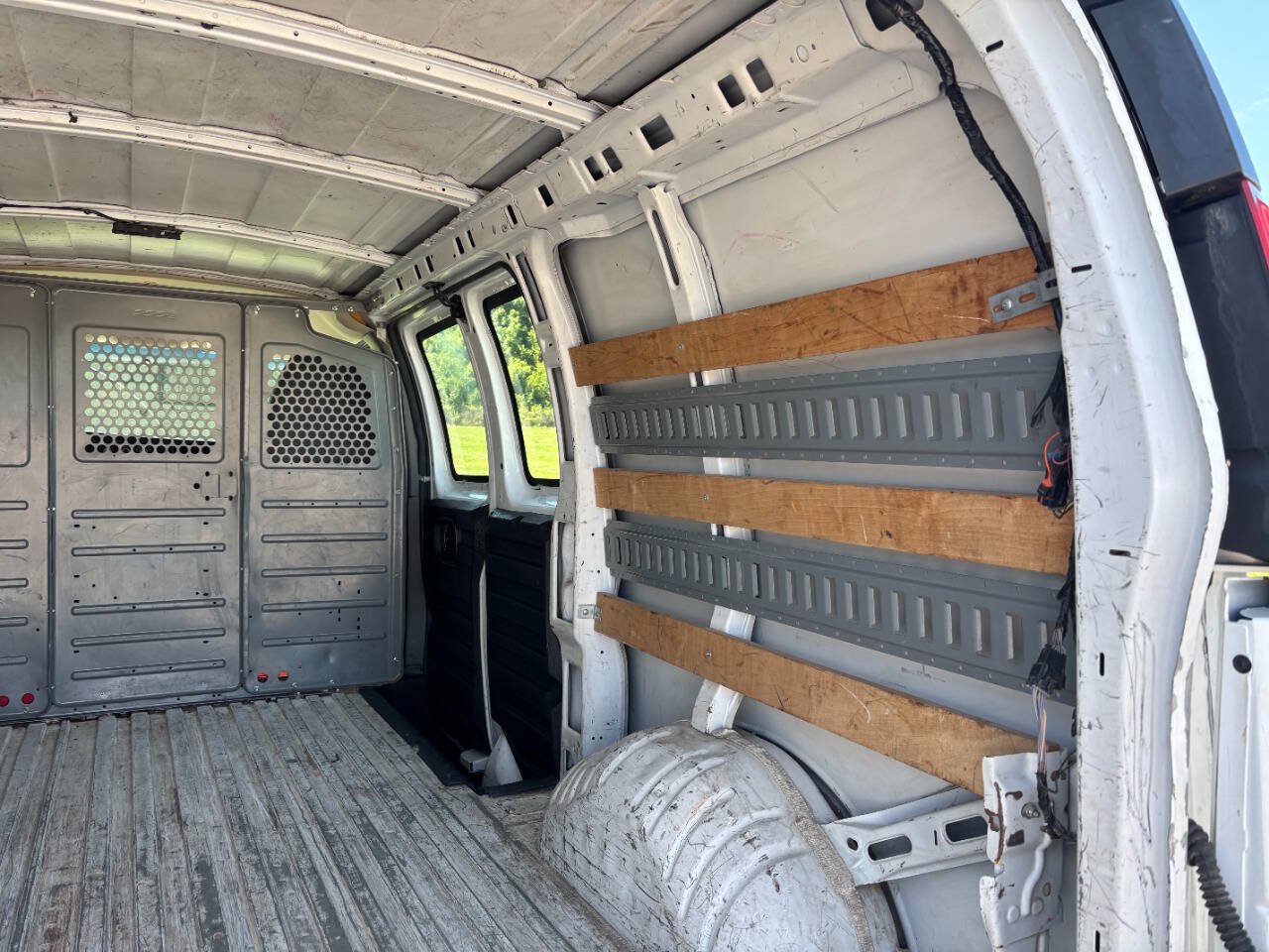 Used 2015 GMC Savana 2500 RWD image 15