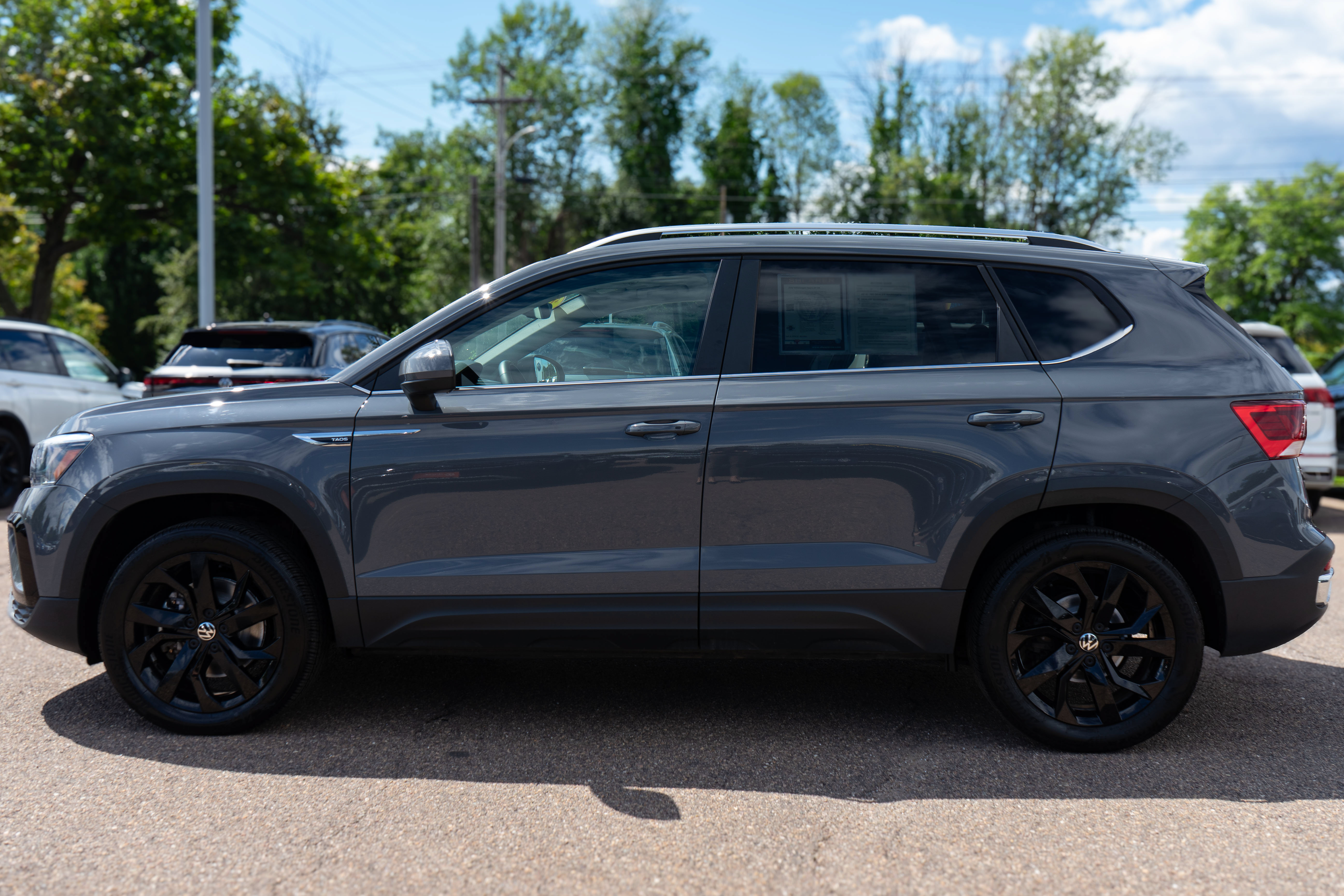 Certified 2022 Volkswagen Taos SE w/ Panoramic Sunroof Package AWD/4WD image 3