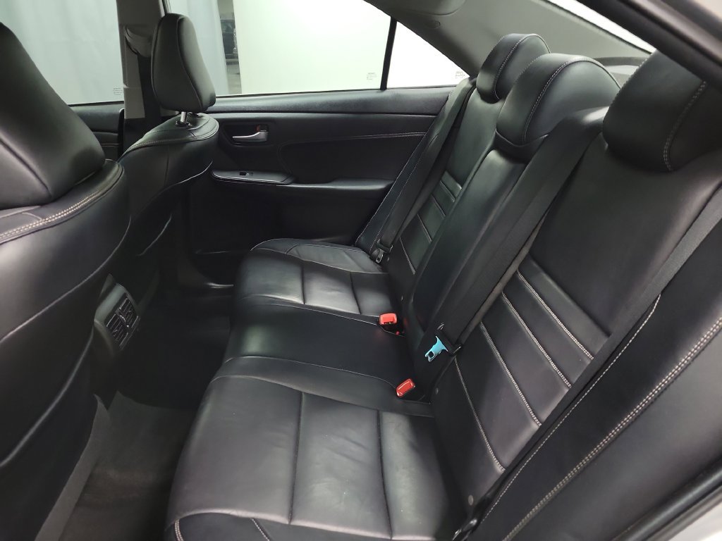 Used 2015 Toyota Camry XLE w/ Moonroof Package FWD image 30