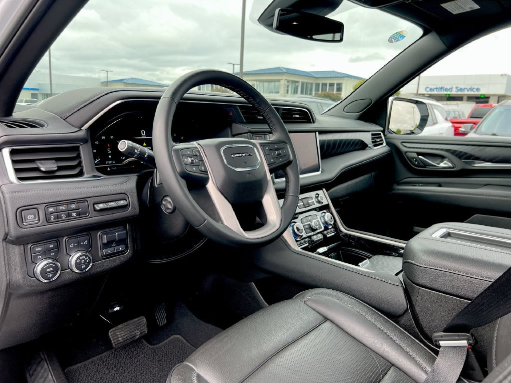 Used 2023 GMC Yukon Denali AWD/4WD image 10