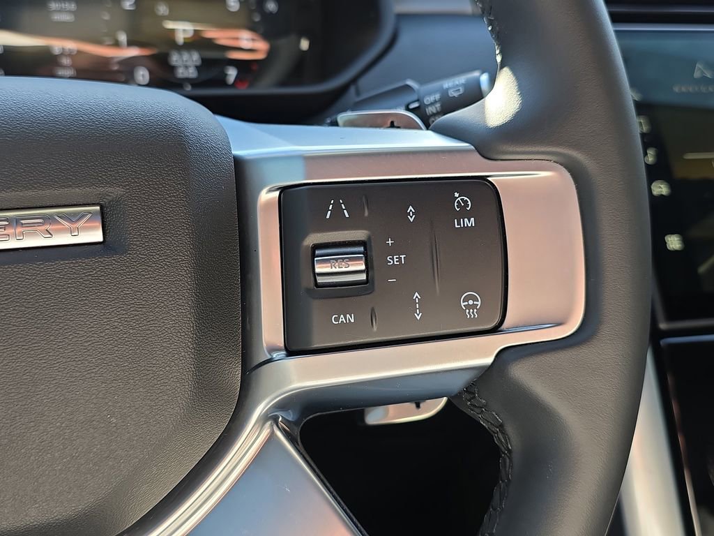 Certified 2024 Land Rover Discovery Dynamic SE AWD/4WD image 21