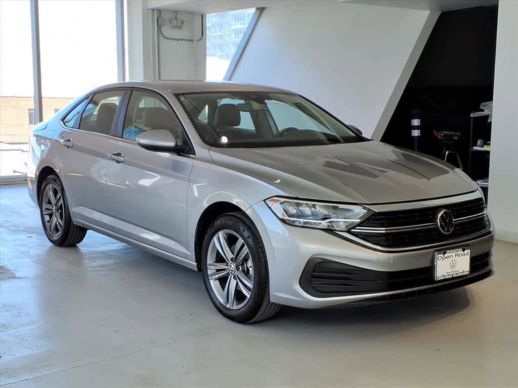 Used 2023 Volkswagen Jetta SE image 3