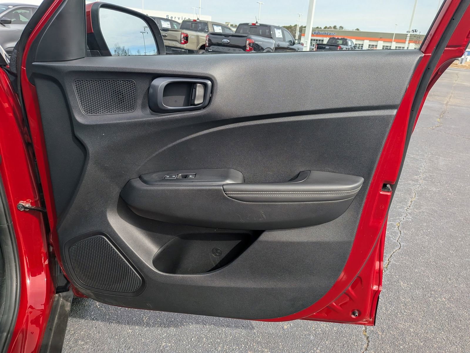 Used 2025 Hyundai Venue Limited FWD image 32