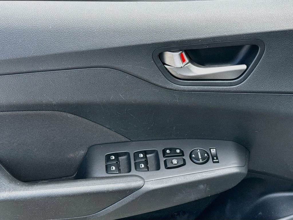 Used 2021 Hyundai Accent SE FWD image 18