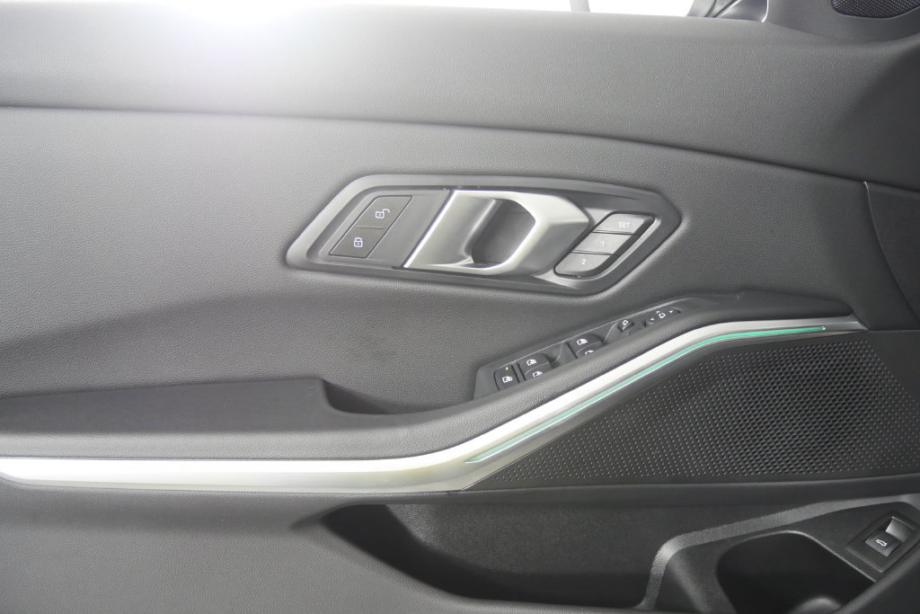 Used 2025 BMW 330i Sedan RWD image 8