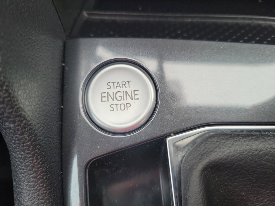 Certified 2023 Volkswagen Tiguan SE R-Line image 24