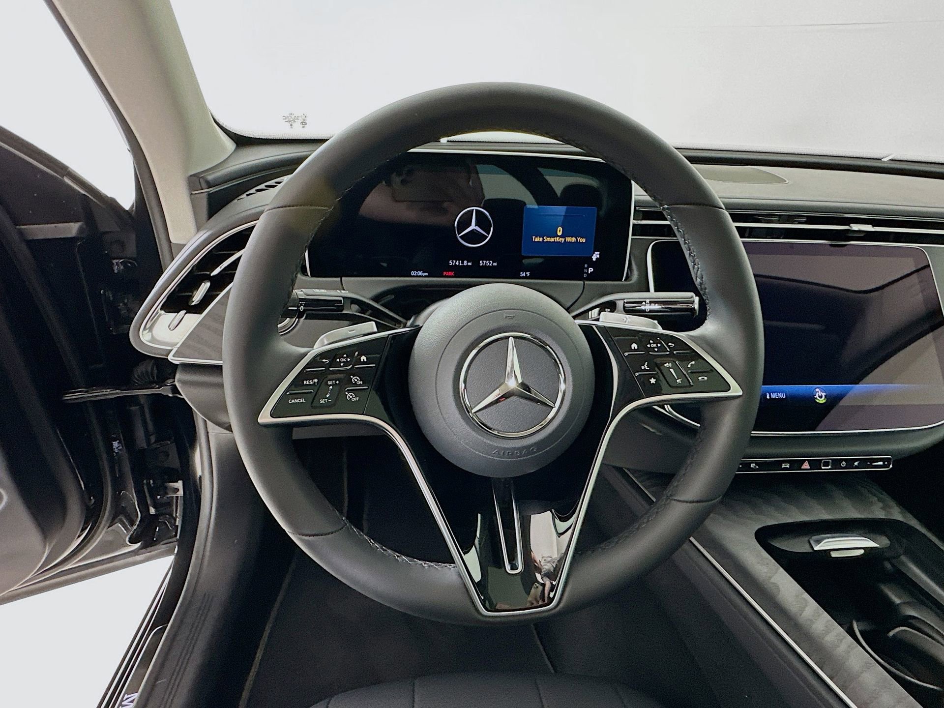 Used 2025 Mercedes-Benz E 350 Sedan image 12