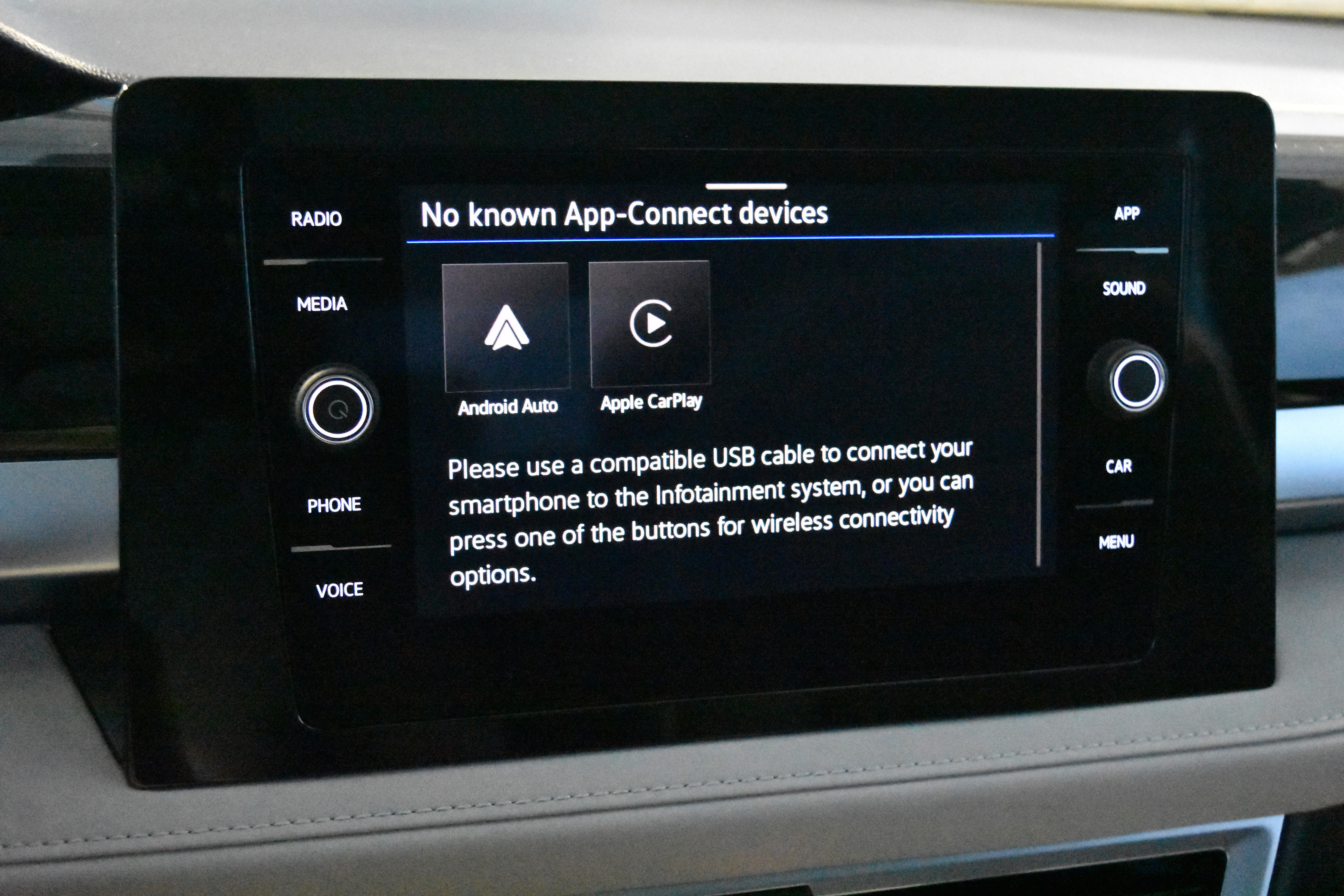 New 2025 Volkswagen Taos SE image 8