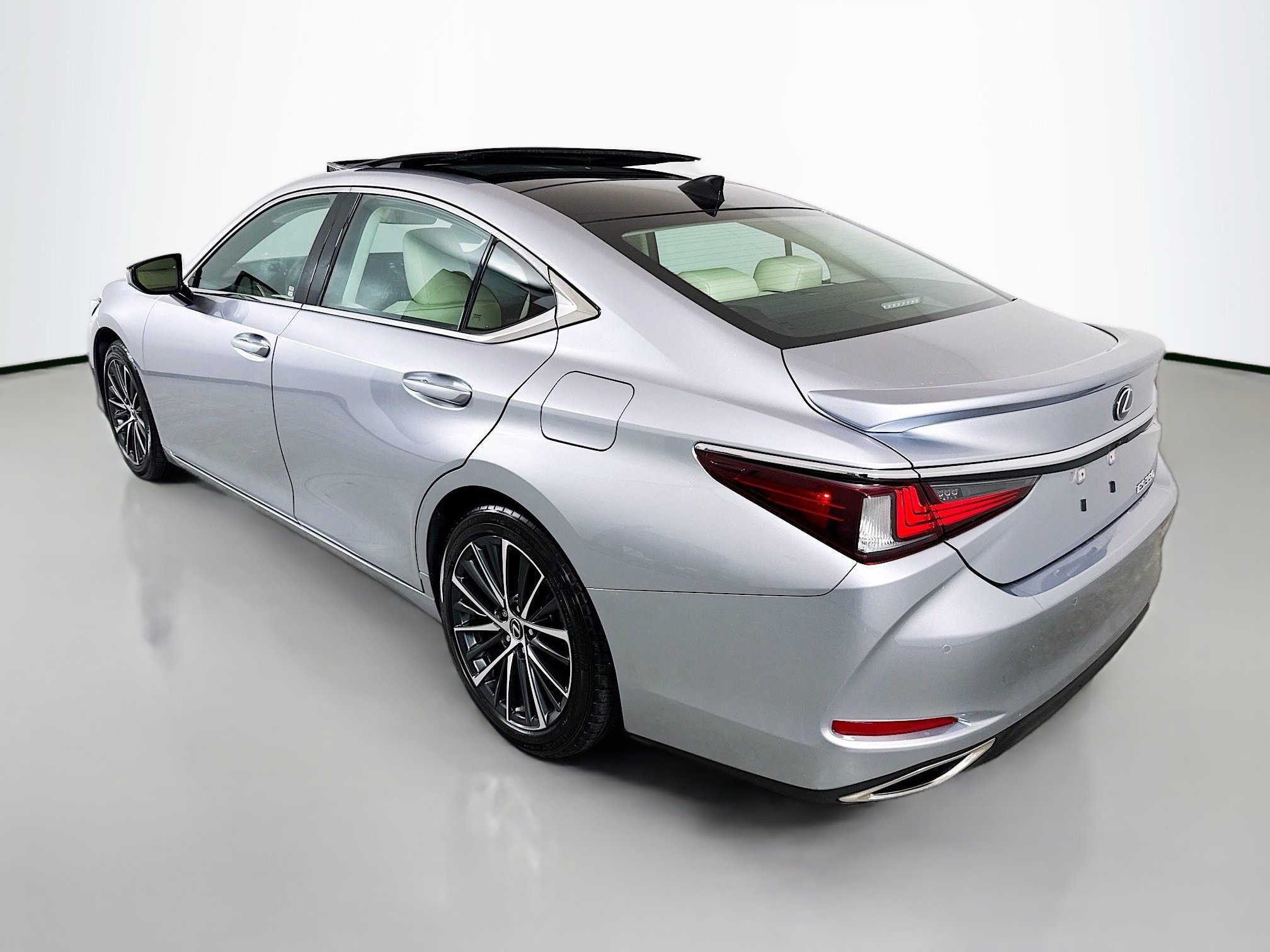 Certified 2022 Lexus ES 350 w/ Premium Package image 5