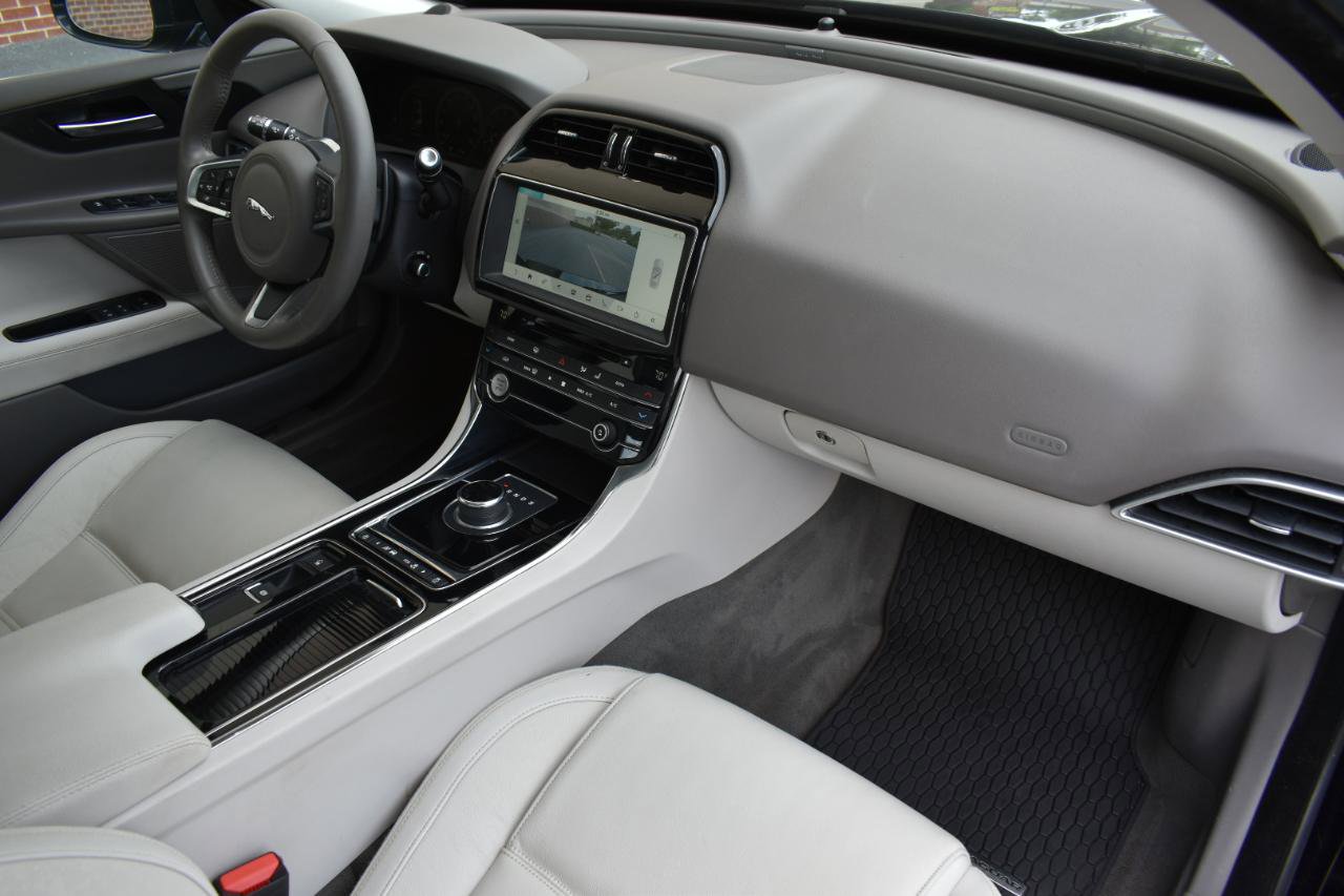 Used 2019 Jaguar XE Prestige RWD image 19