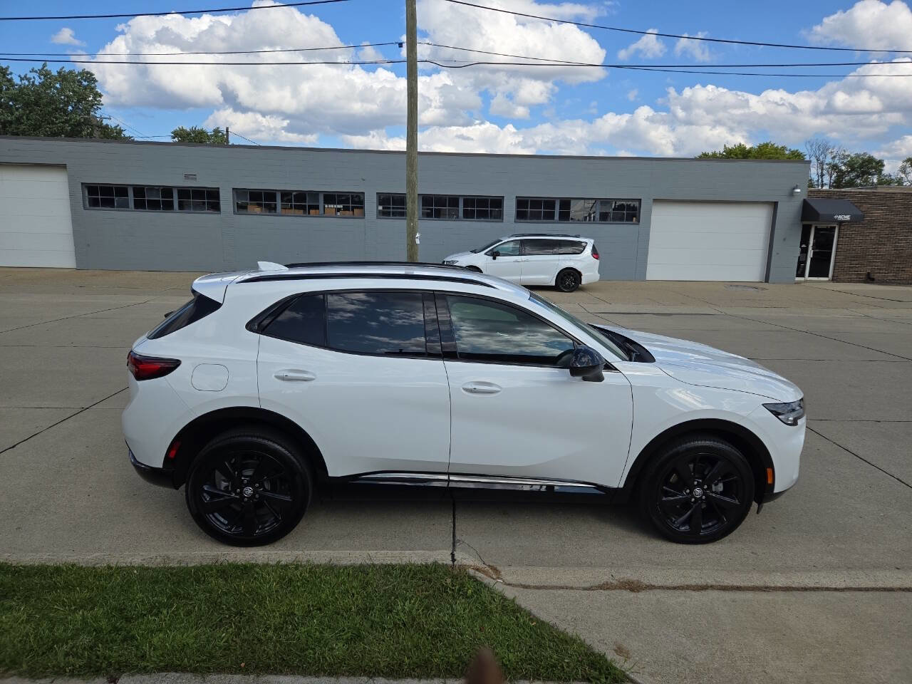 Used 2023 Buick Envision Preferred image 8