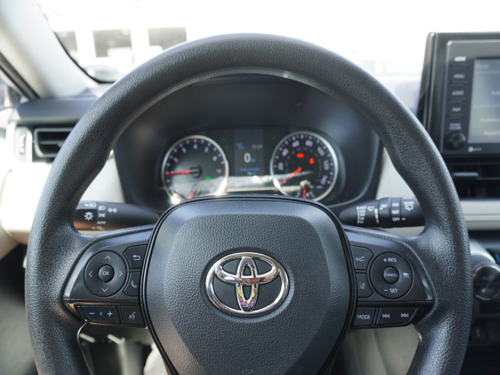 Used 2022 Toyota RAV4 XLE w/ Convenience Package FWD image 23