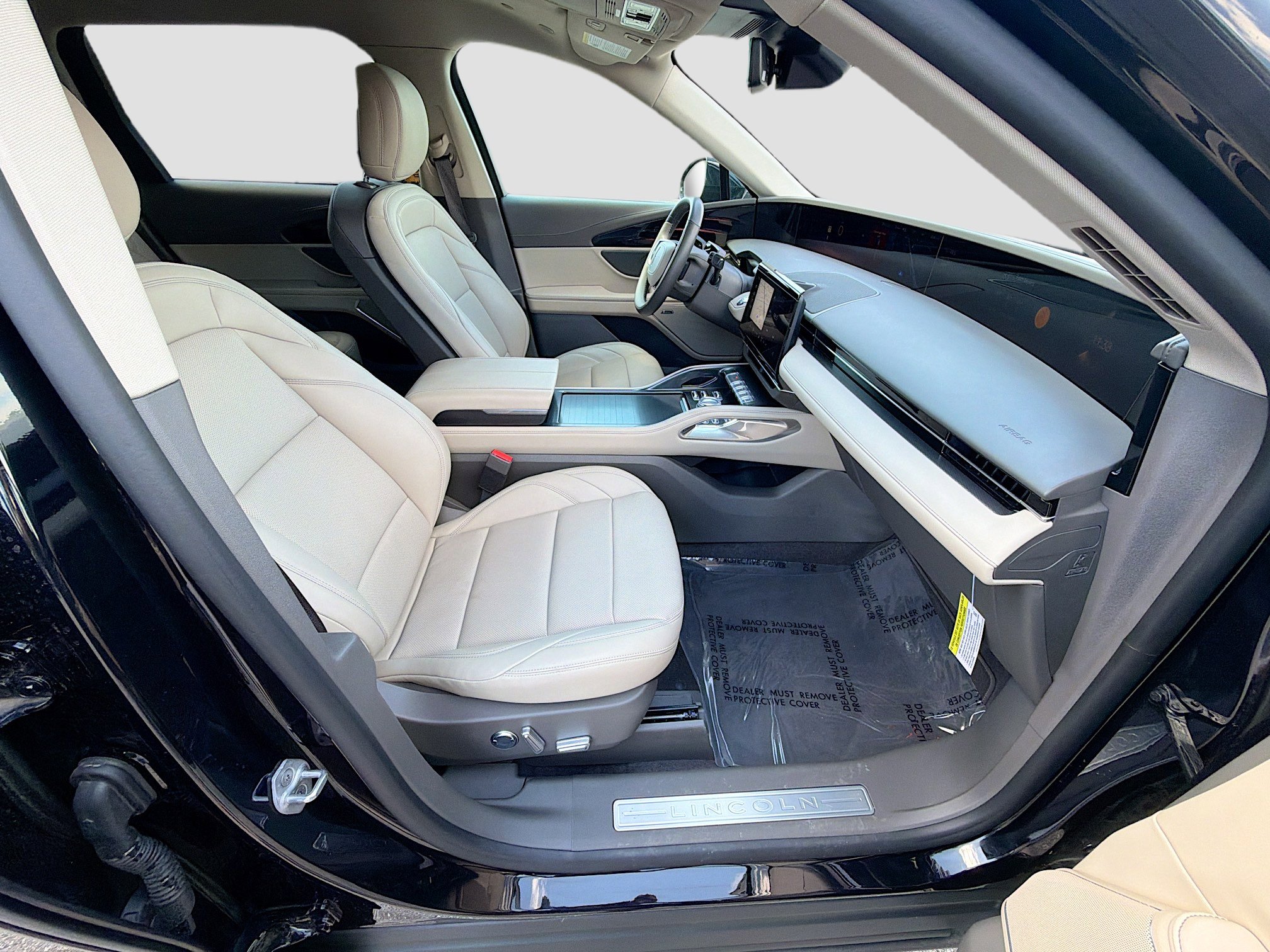 Used 2025 Lincoln Nautilus Premier w/ Equipment Group 102A image 16