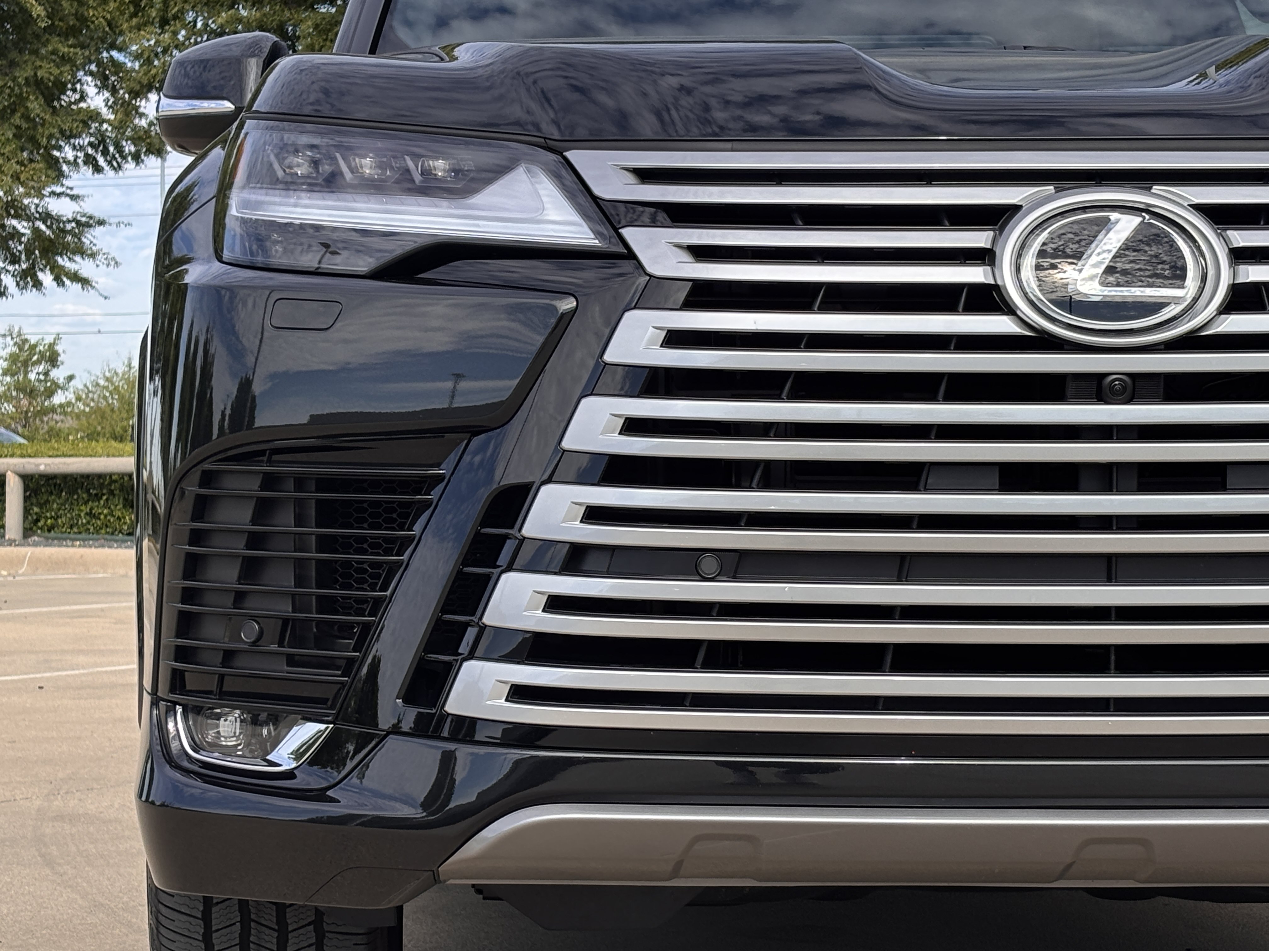 Certified 2026 Lexus LX 600 4WD w/ Accessory Package (Z1) image 7