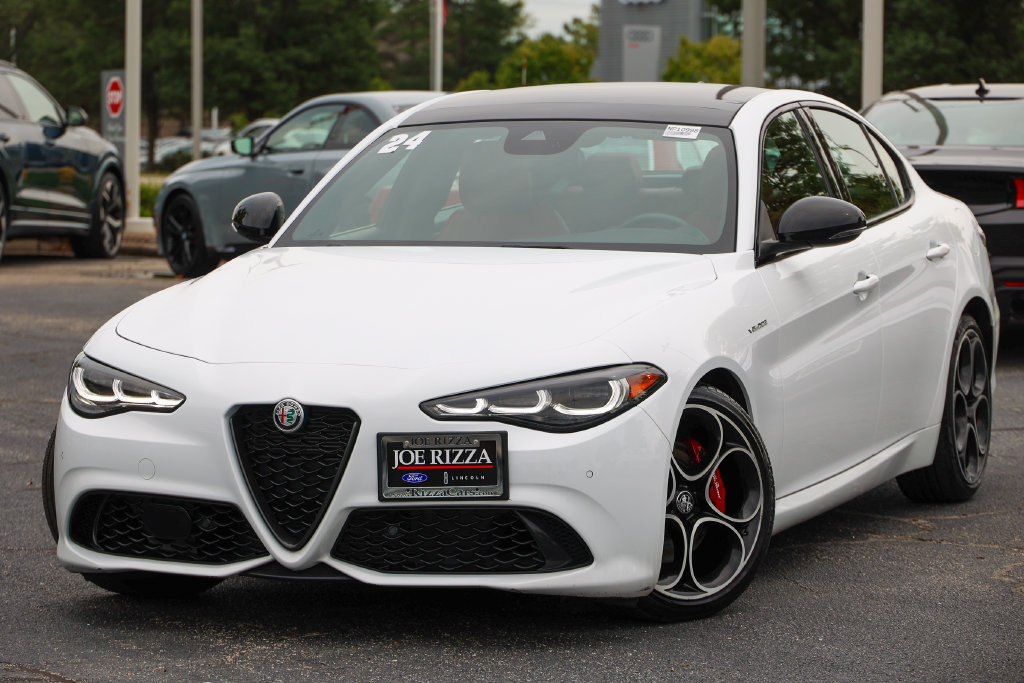 Used 2024 Alfa Romeo Giulia Veloce RWD image 21