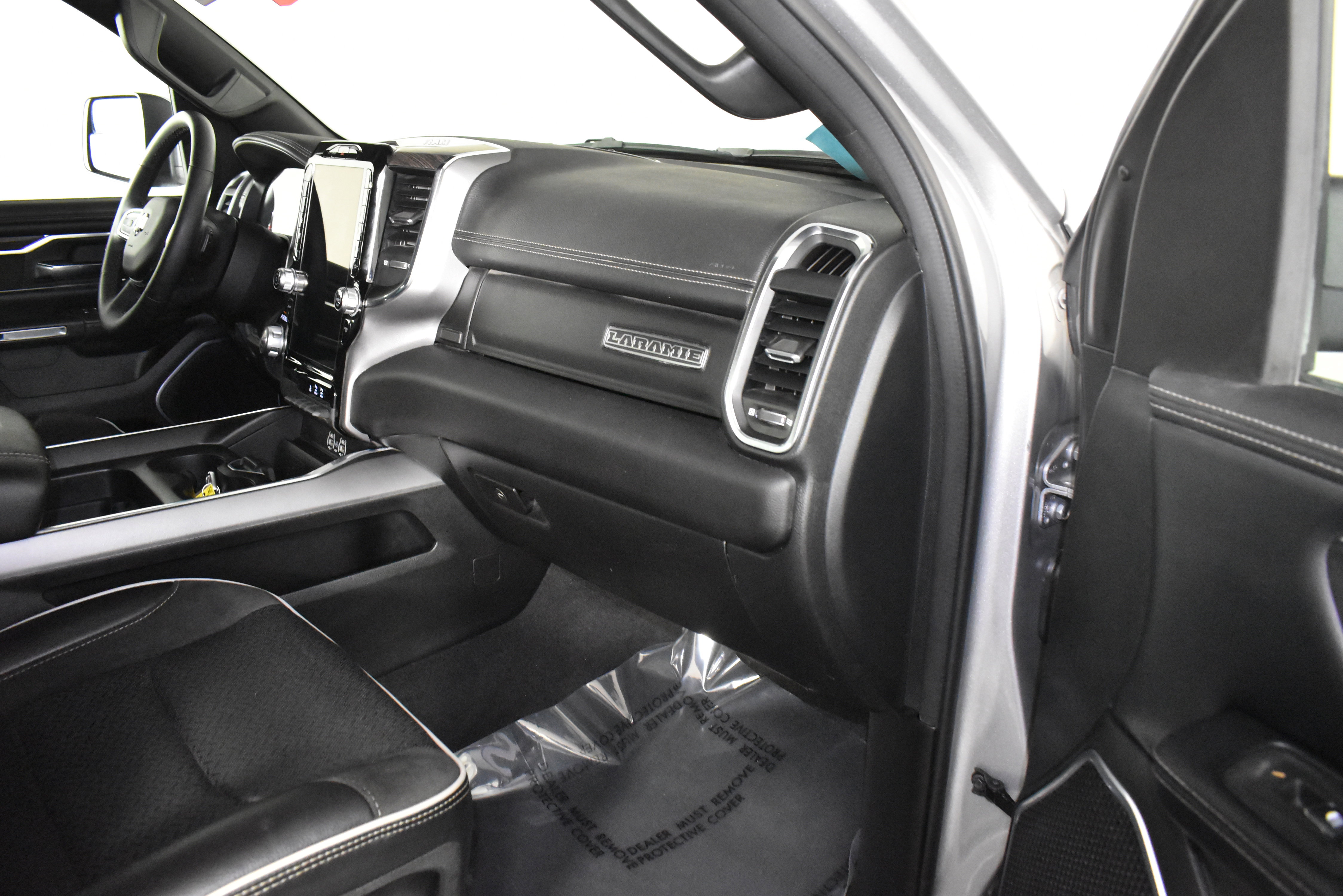 Used 2025 RAM 1500 Laramie image 47