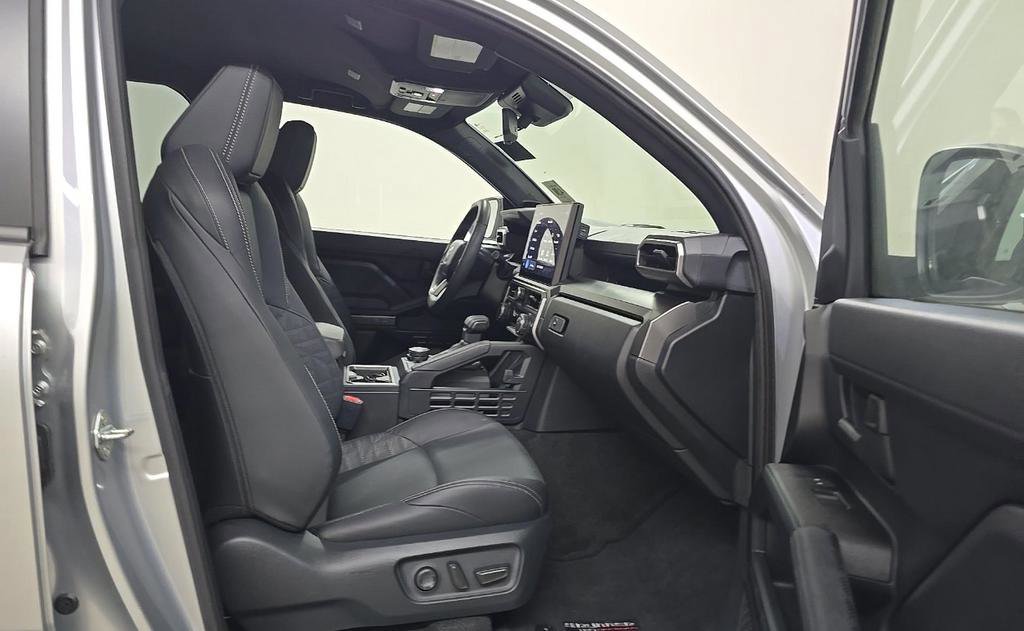 Used 2025 Toyota 4Runner TRD Off-Road Premium image 10