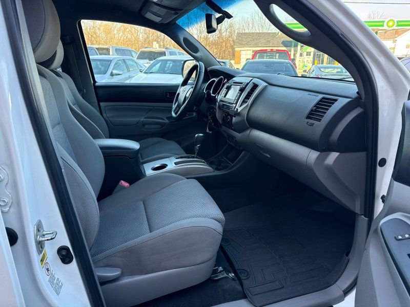 Used 2013 Toyota Tacoma 4x4 Double Cab w/ TRD Off-Road Pkg image 17