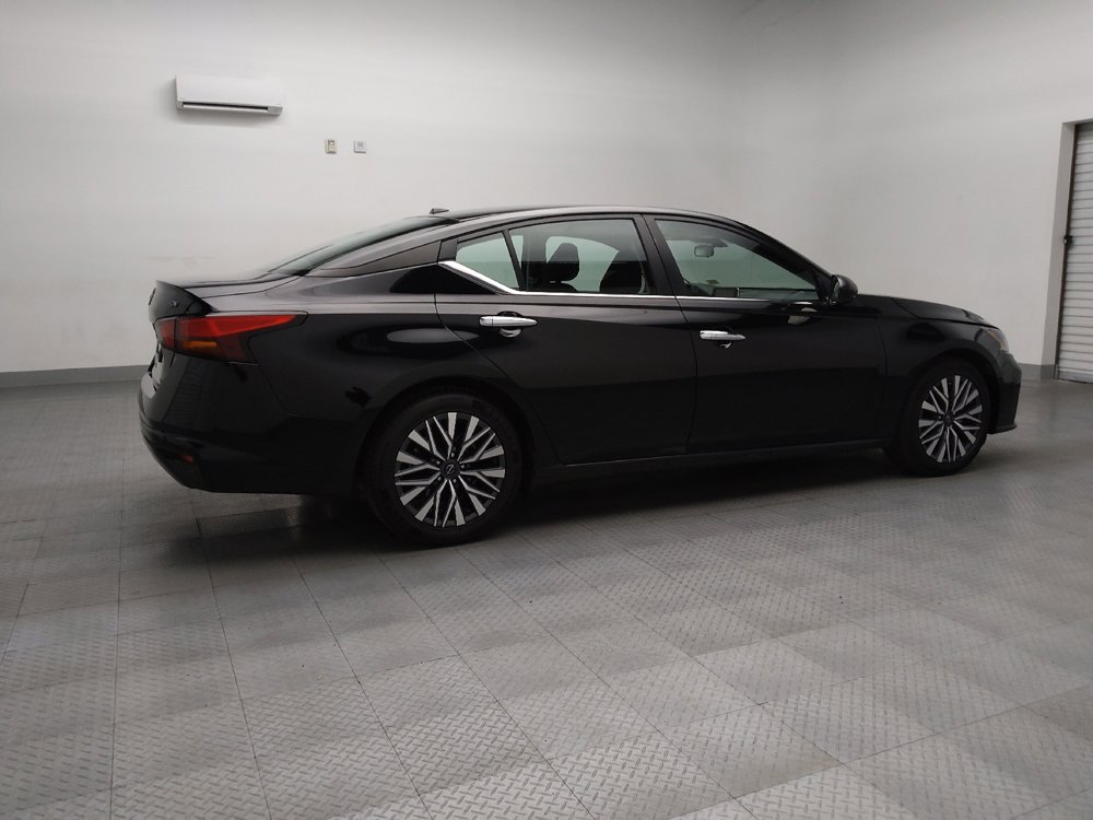 Used 2024 Nissan Altima 2.5 SV image 10