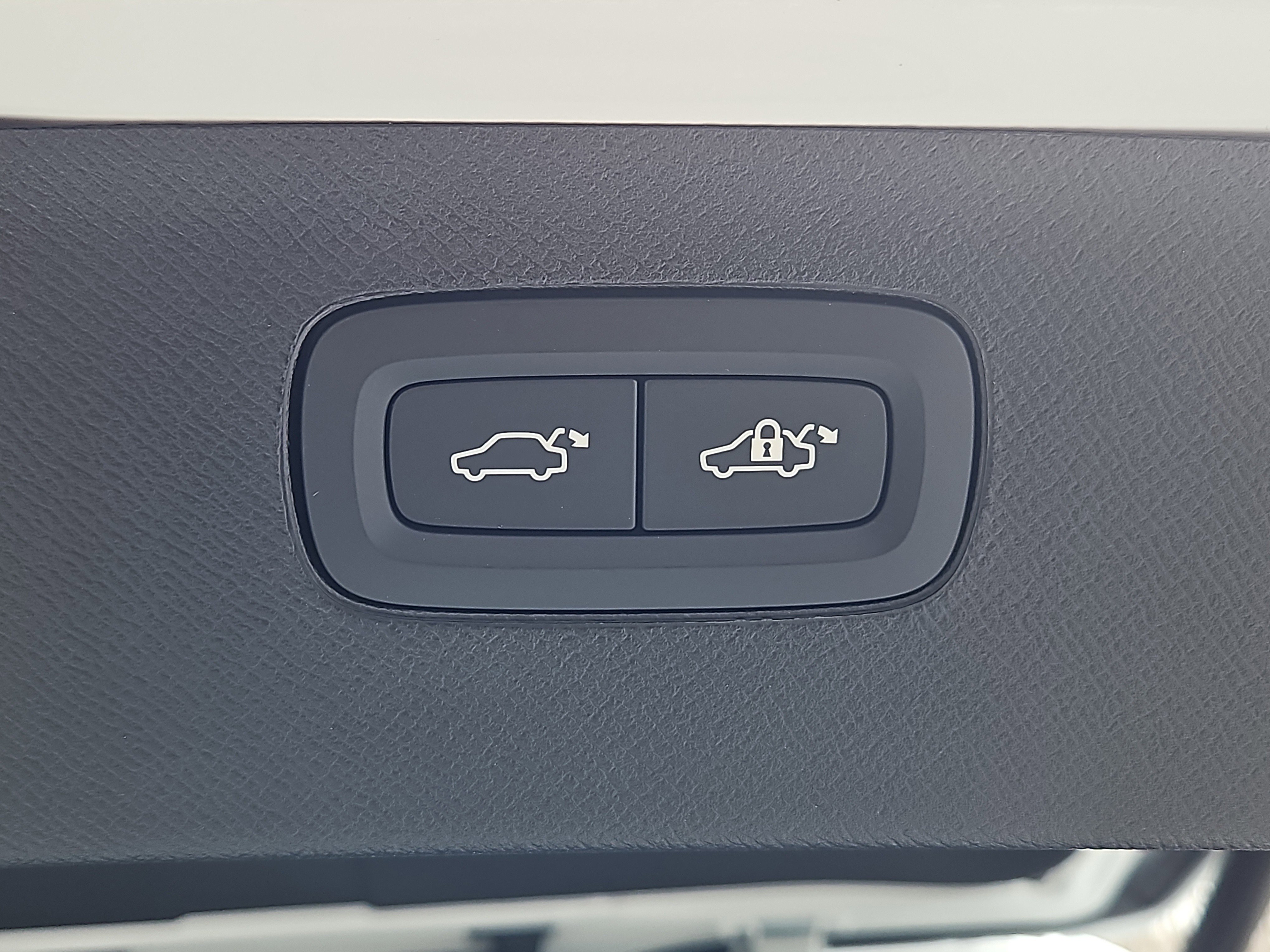 New 2026 Volvo XC90 B6 Plus w/ Protection Package Premier image 13