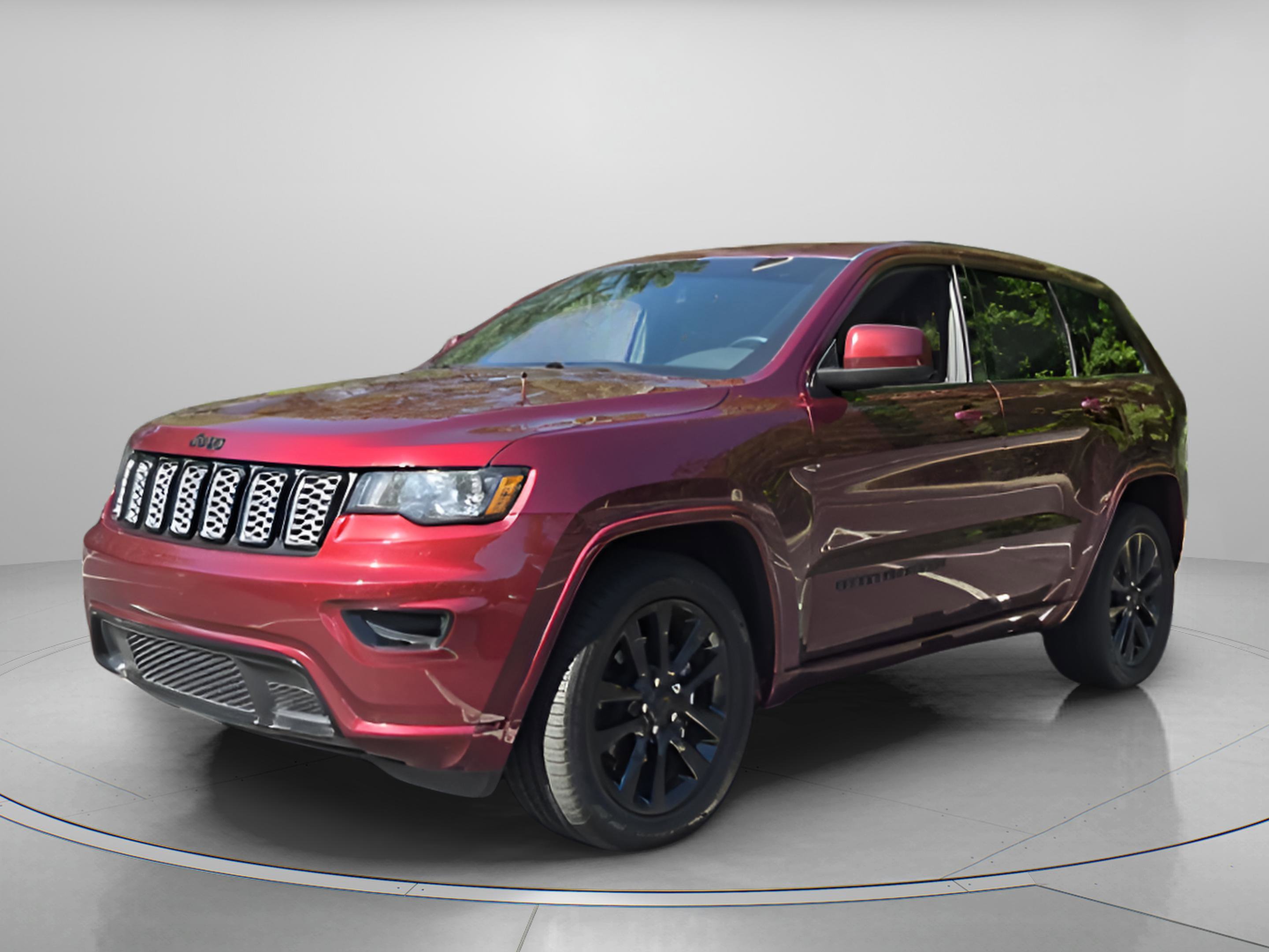 Used 2018 Jeep Grand Cherokee Altitude RWD image 1
