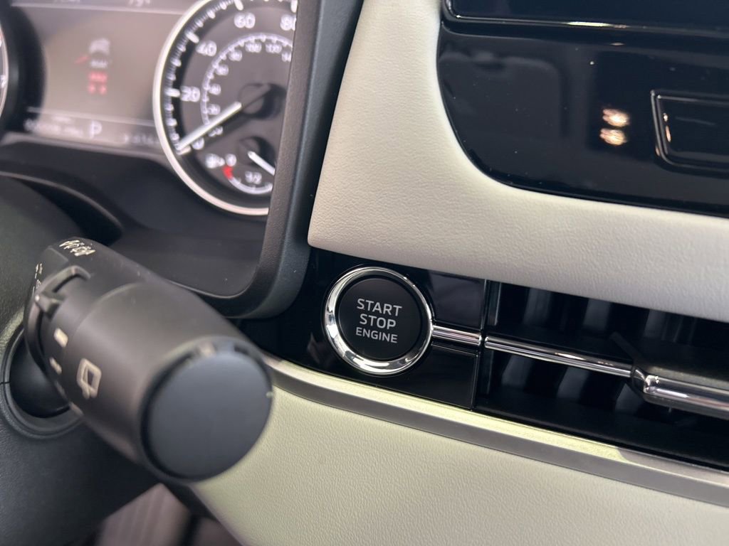 New 2026 Mitsubishi Outlander SE image 44