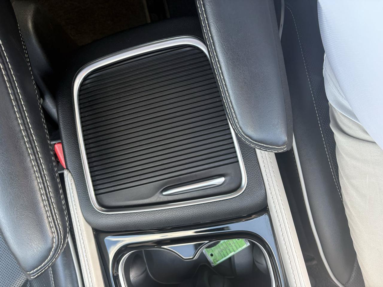 Used 2024 Chrysler Pacifica Limited FWD image 27