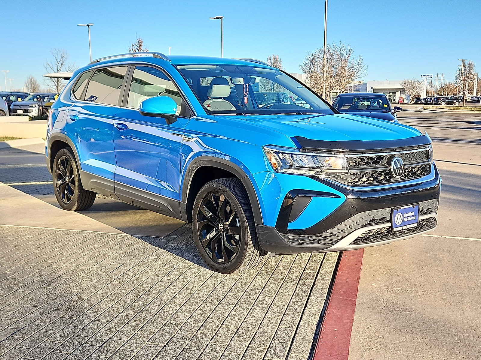 Certified 2022 Volkswagen Taos SE image 3