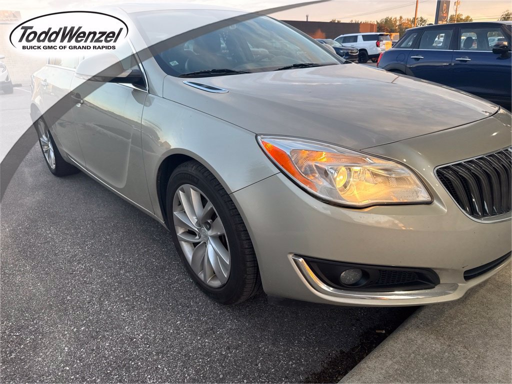 Used 2016 Buick Regal FWD image 1