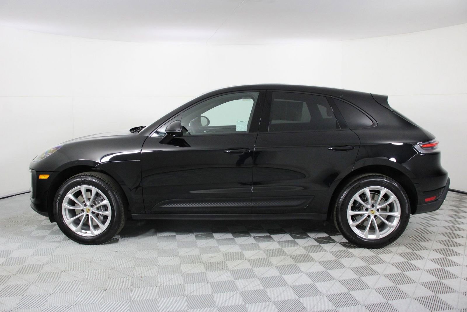Certified 2026 Porsche Macan image 2
